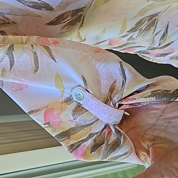 Chico's blouse, lovely colors. Size 1. V neck tab sleeves. Chiffon overlay. Love - Picture 3 of 11